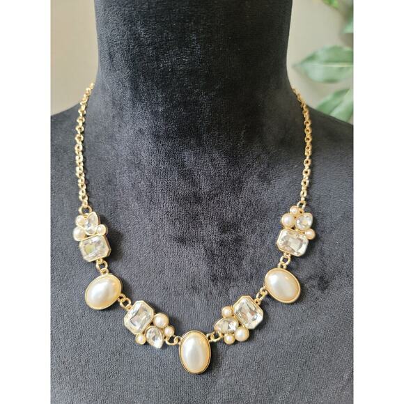 Vintage Faux Pearl and Crystal Statement Necklace Elegant Gold Tone Chain - Picture 2 of 5